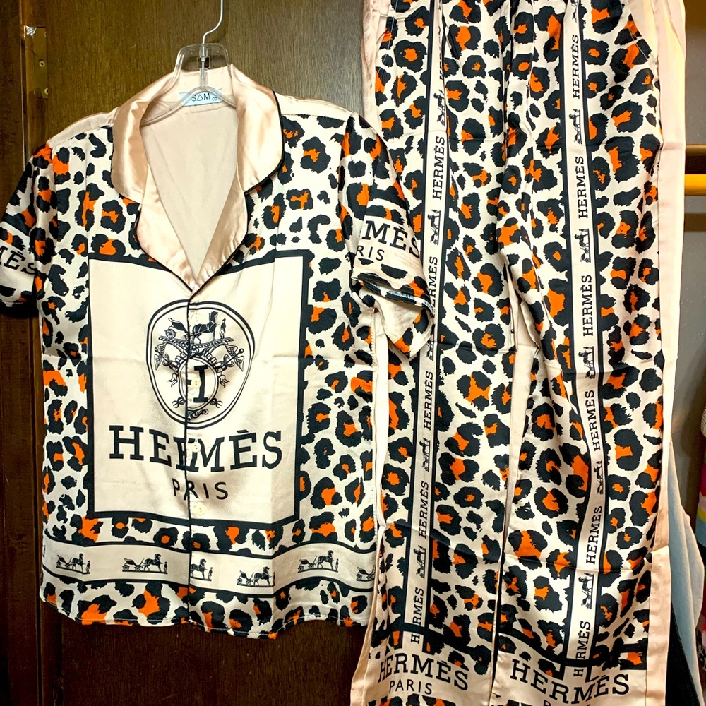 Rep. Beautiful Leopard Hermès Silk Pajamas